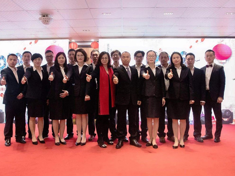 Ar an mbóthar grianmhar, lean do bhrionglóidí --- Reáchtáladh páirtí buíochas deireadh bliana 2018 Zhejiang Jufeng Stamping Technology Co., Ltd.