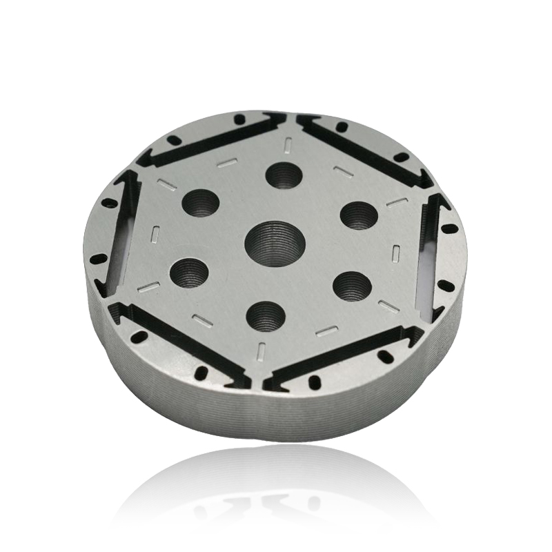 Cén chaoi a mbíonn tionchar ag dearadh Core Motor Stator Automotive ar an trasnaíocht leictreamaighnéadach a astaíonn an mótar?