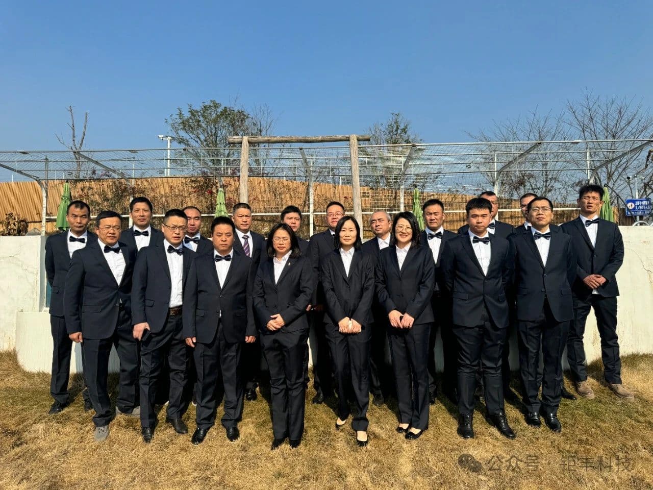 Jufeng | Tá gníomhaíocht tógála foirne Oíche Chinn Bhliana na foirne bainistíochta tagtha chun críche go rathúil, ag tarraingt treoirphlean le haghaidh forbairt den scoth le chéile